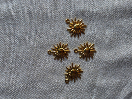 Sun small charm (stainless)